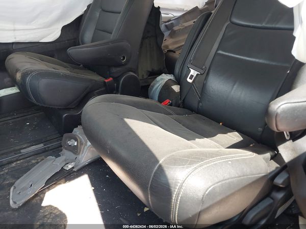 2017 TOYOTA SIENNA SE PREMIUM 8 PASSENGER