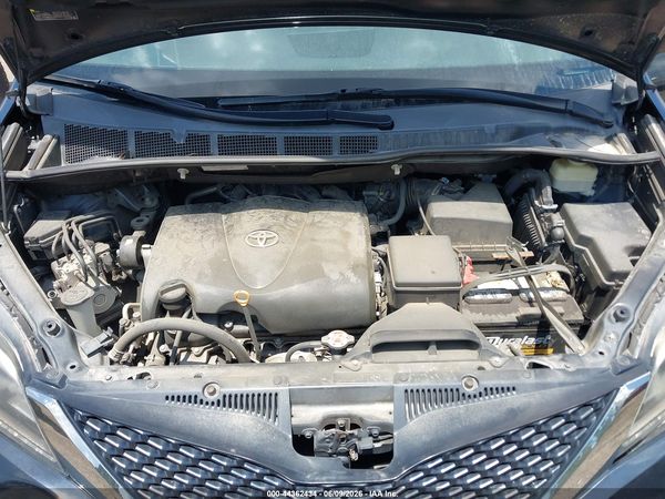 2017 TOYOTA SIENNA SE PREMIUM 8 PASSENGER