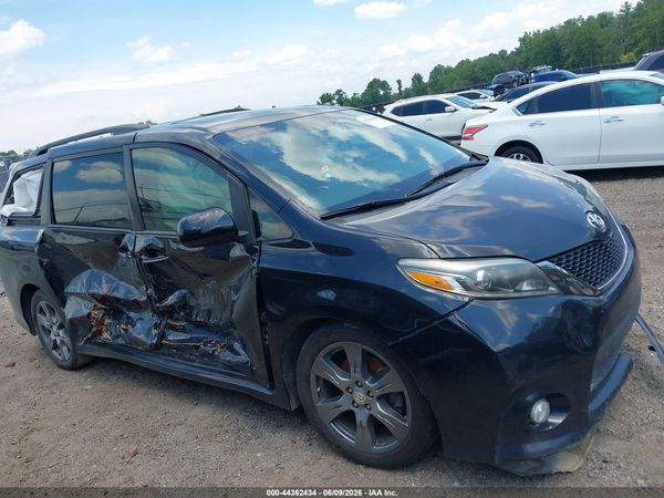 2017 TOYOTA SIENNA SE PREMIUM 8 PASSENGER
