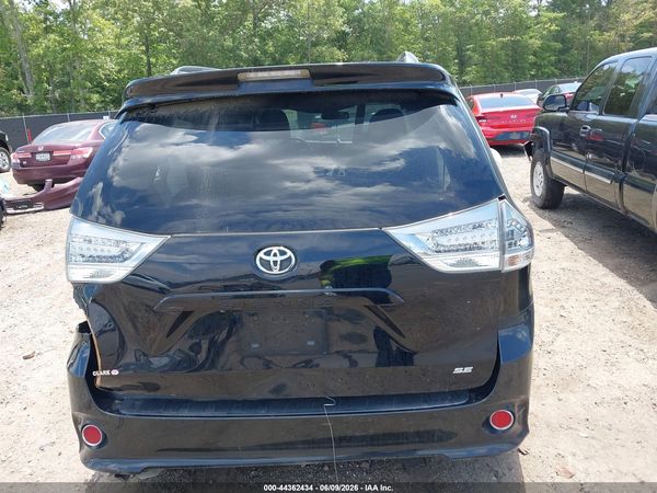 2017 TOYOTA SIENNA SE PREMIUM 8 PASSENGER
