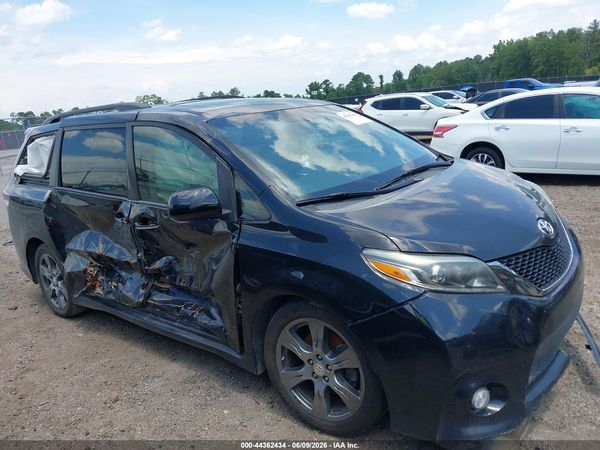 2017 TOYOTA SIENNA SE PREMIUM 8 PASSENGER