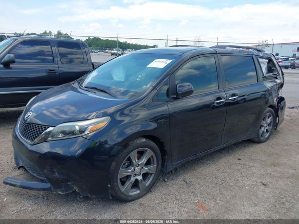 2017 TOYOTA SIENNA SE PREMIUM 8 PASSENGER