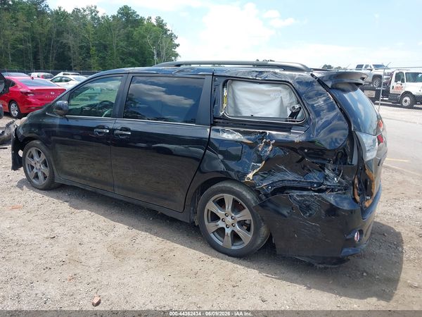 2017 TOYOTA SIENNA SE PREMIUM 8 PASSENGER