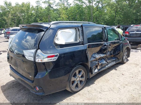 2017 TOYOTA SIENNA SE PREMIUM 8 PASSENGER