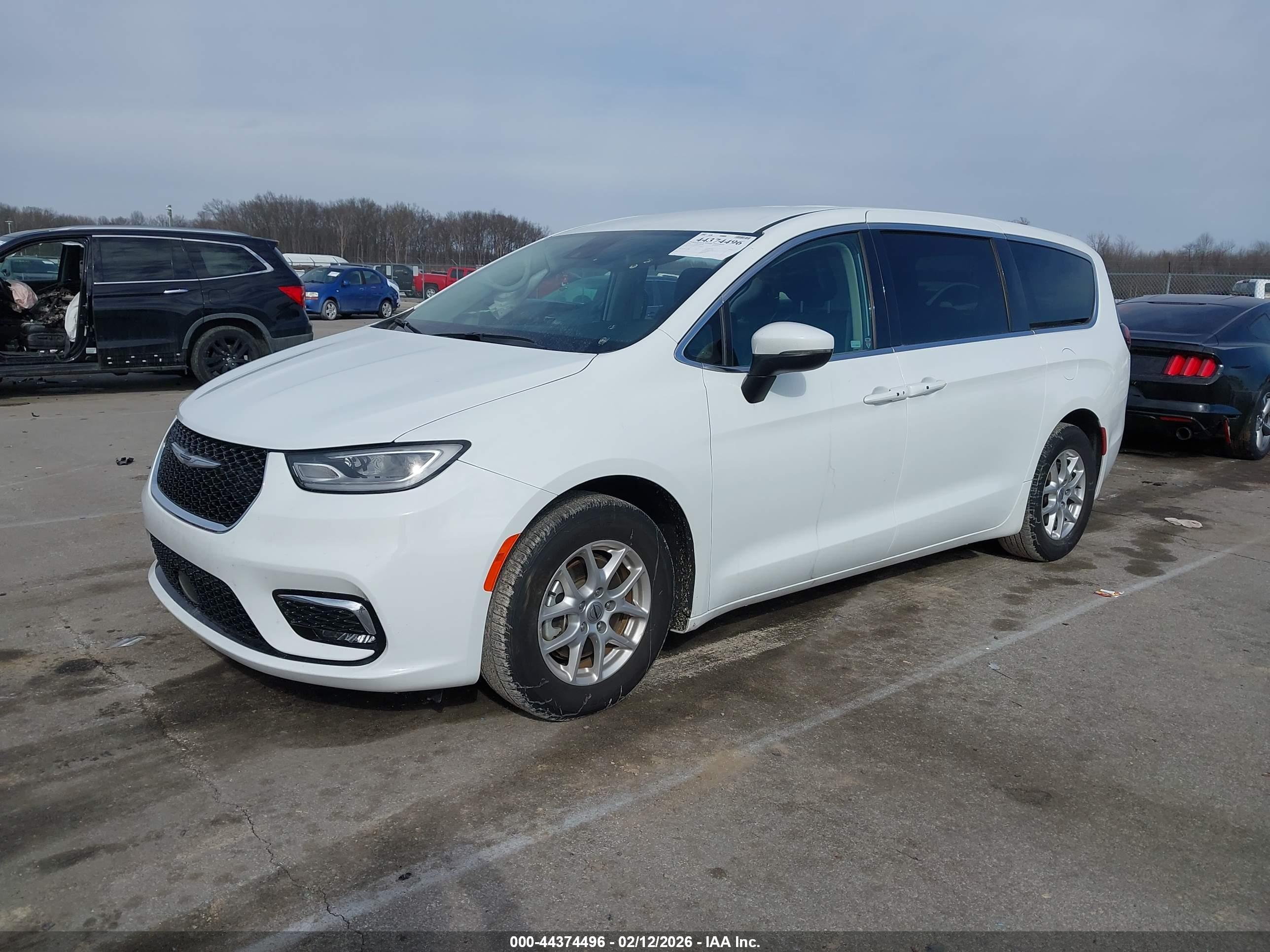 2023 CHRYSLER PACIFICA TOURING L — I2