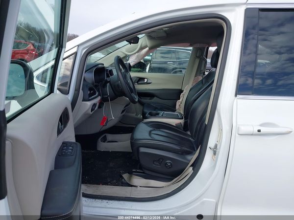 2023 CHRYSLER PACIFICA TOURING L — I5