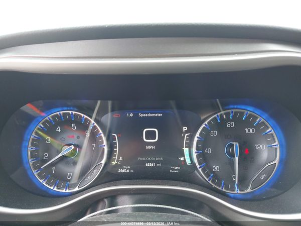 2023 CHRYSLER PACIFICA TOURING L — I7