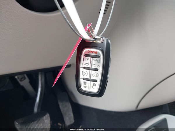 2023 CHRYSLER PACIFICA TOURING L — I11