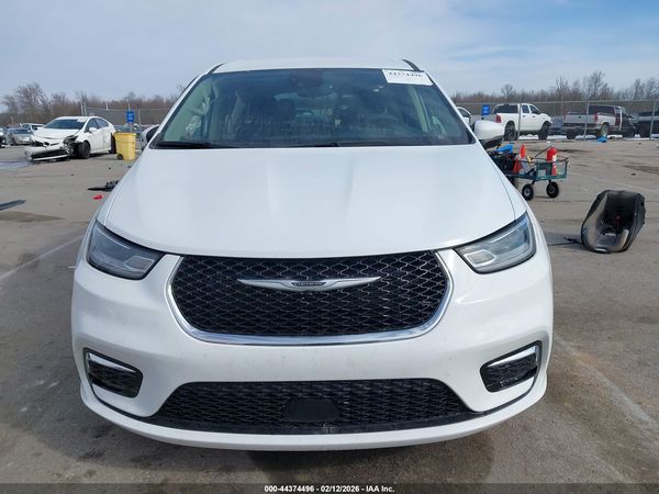 2023 CHRYSLER PACIFICA TOURING L — I115