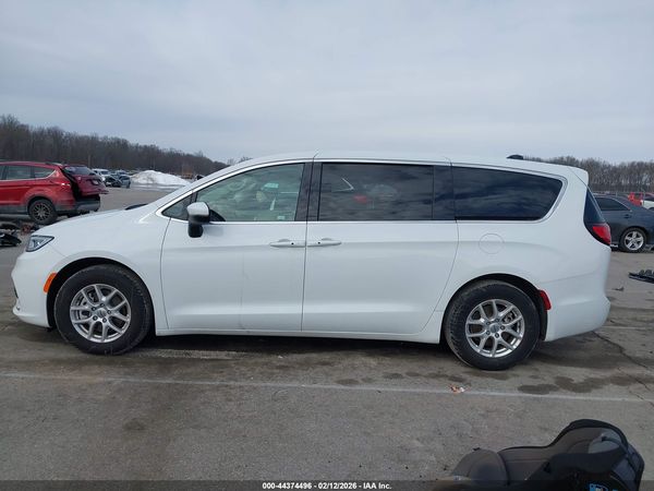 2023 CHRYSLER PACIFICA TOURING L — I117