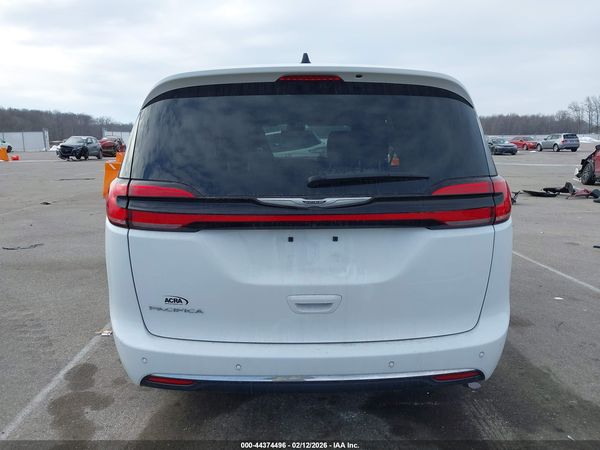 2023 CHRYSLER PACIFICA TOURING L — I119