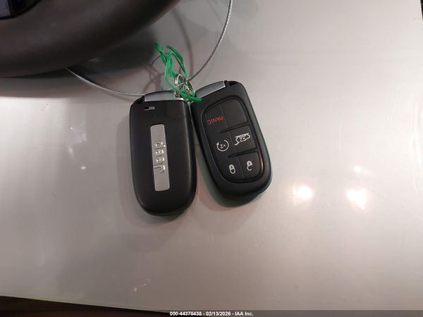 2023 JEEP CHEROKEE ALTITUDE LUX 4X4