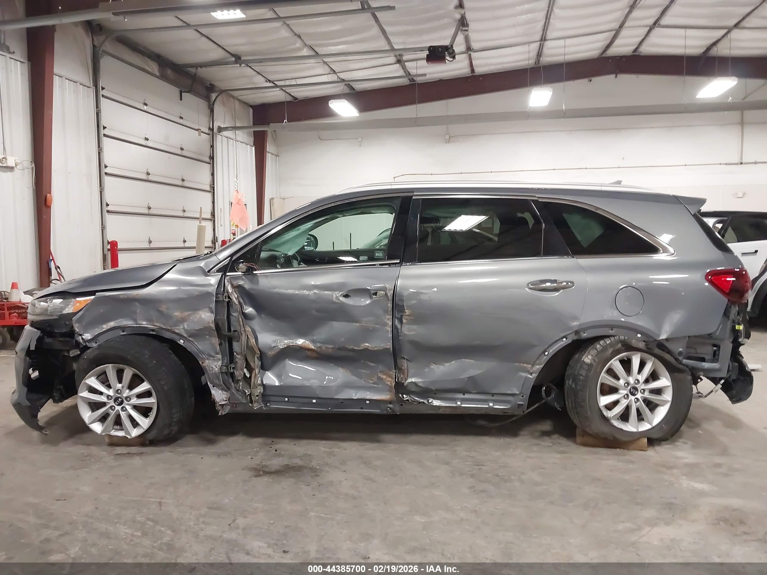 2019 KIA SORENTO 2.4L LX