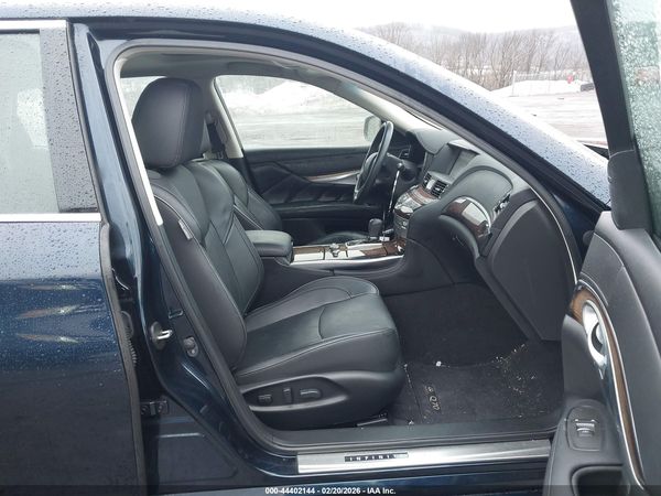 2016 INFINITI Q70L 3.7X