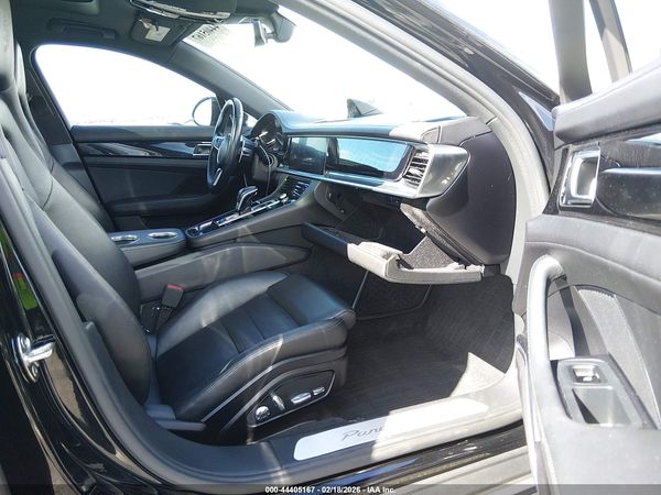 2018 PORSCHE PANAMERA 4