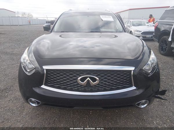 2017 INFINITI QX70