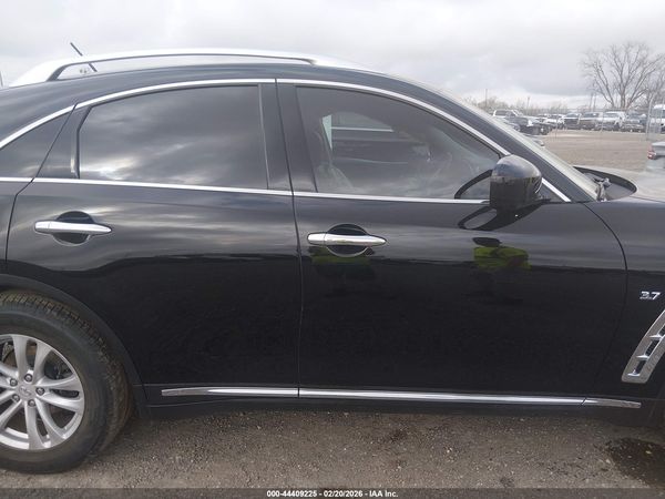 2017 INFINITI QX70