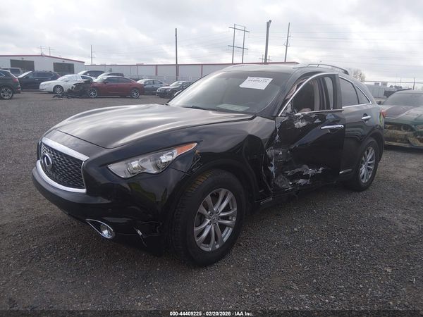 2017 INFINITI QX70