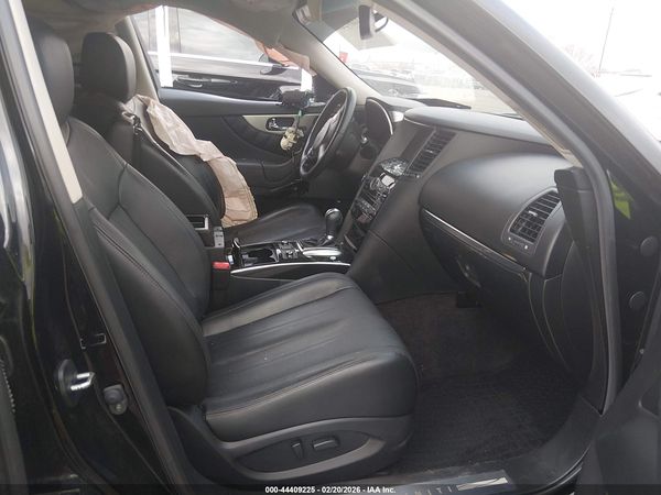 2017 INFINITI QX70