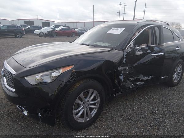 2017 INFINITI QX70