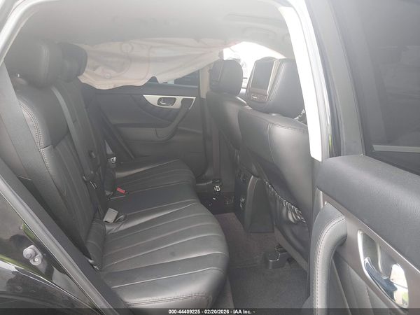 2017 INFINITI QX70