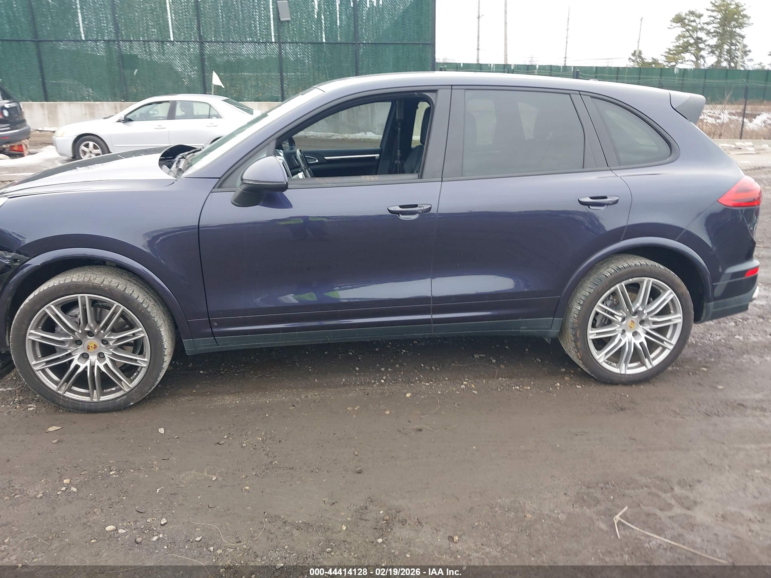 2017 PORSCHE CAYENNE PLATINUM EDITION