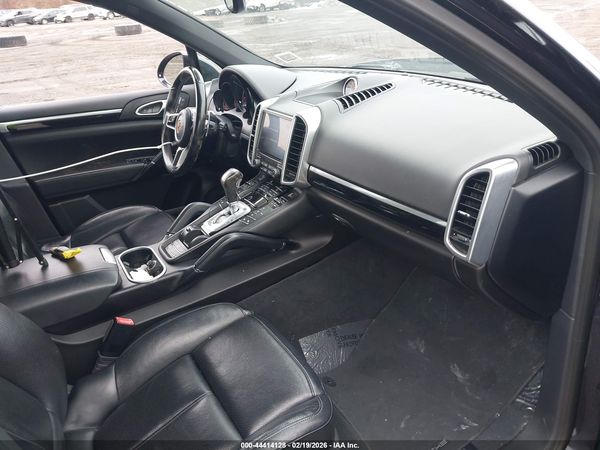 2017 PORSCHE CAYENNE PLATINUM EDITION