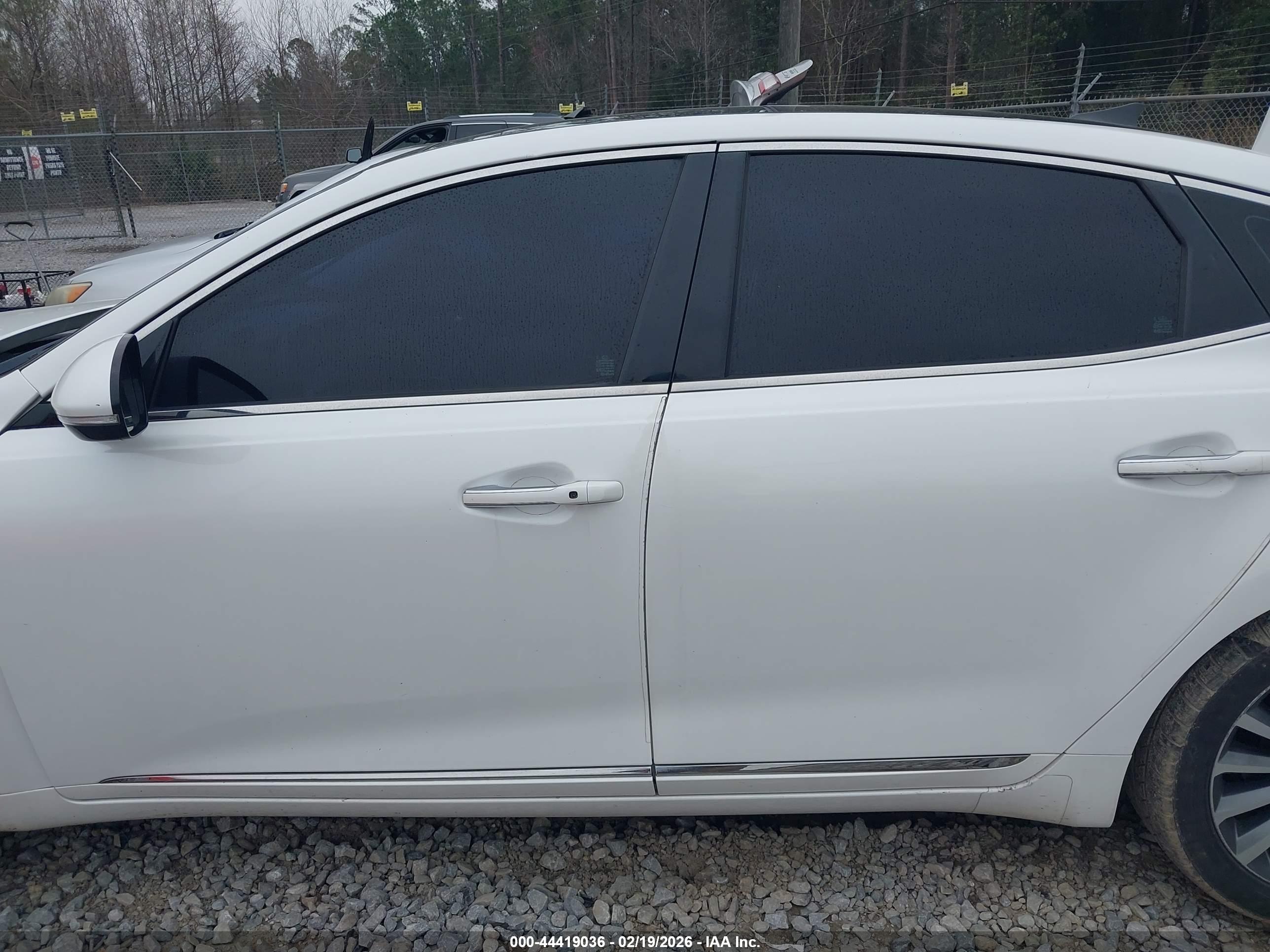 2017 KIA CADENZA PREMIUM