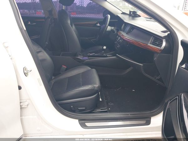 2017 KIA CADENZA PREMIUM