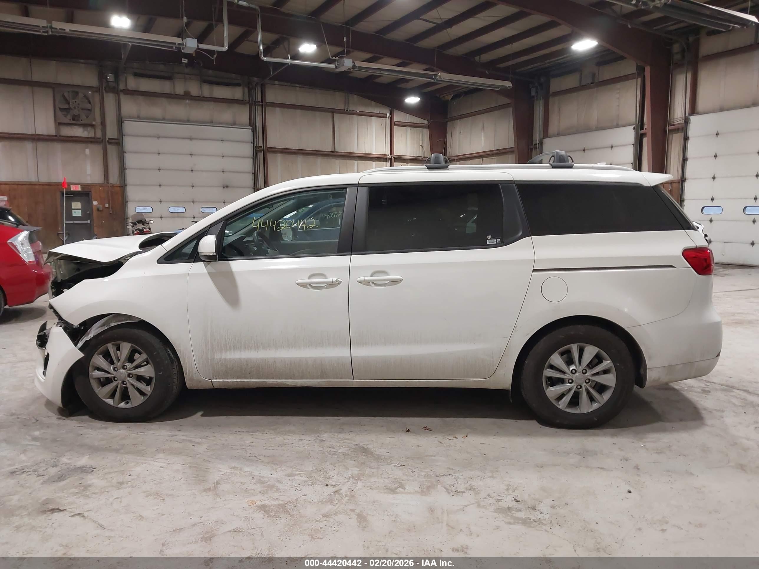2016 KIA SEDONA LX