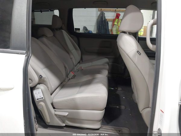 2016 KIA SEDONA LX