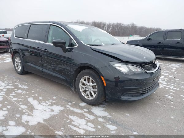 2017 CHRYSLER PACIFICA TOURING — I1