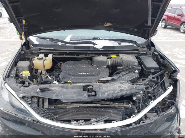 2017 CHRYSLER PACIFICA TOURING — I10
