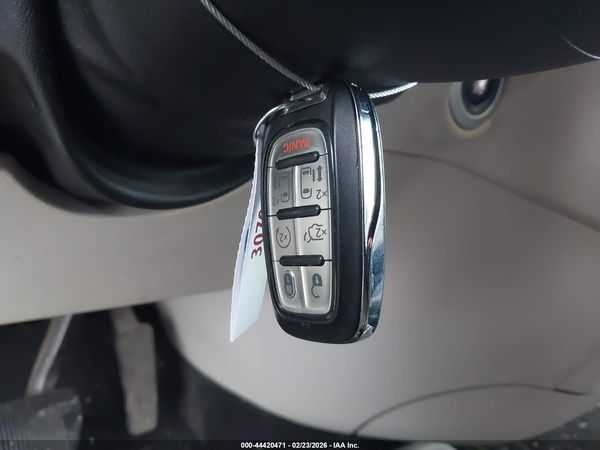 2017 CHRYSLER PACIFICA TOURING — I11