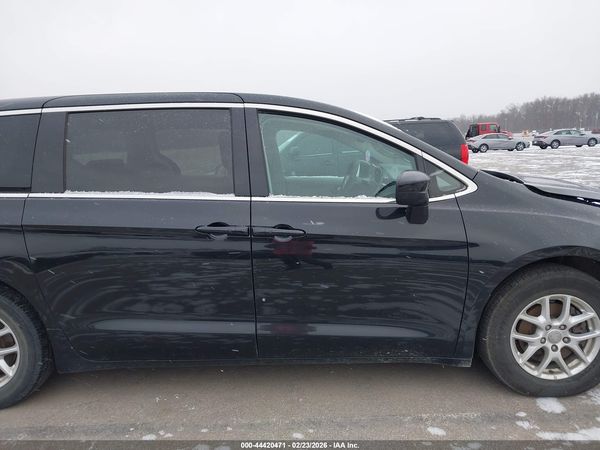 2017 CHRYSLER PACIFICA TOURING — I116