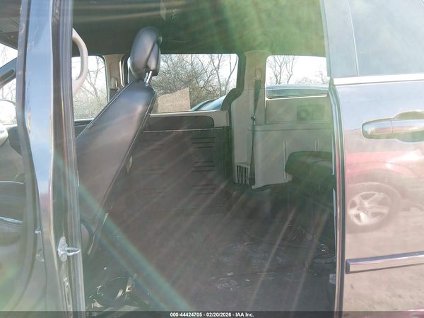 2017 DODGE GRAND CARAVAN SXT — I8
