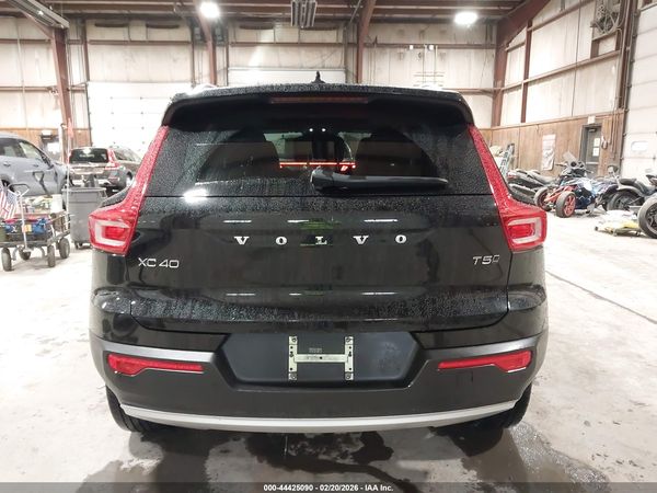 2020 VOLVO XC40 T5 MOMENTUM