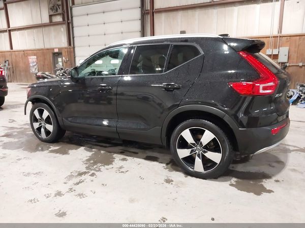 2020 VOLVO XC40 T5 MOMENTUM
