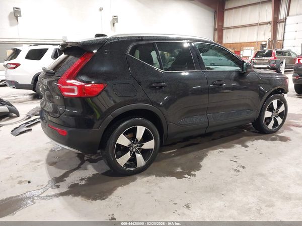2020 VOLVO XC40 T5 MOMENTUM