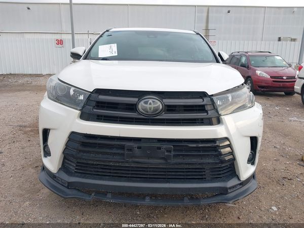 2019 TOYOTA HIGHLANDER SE