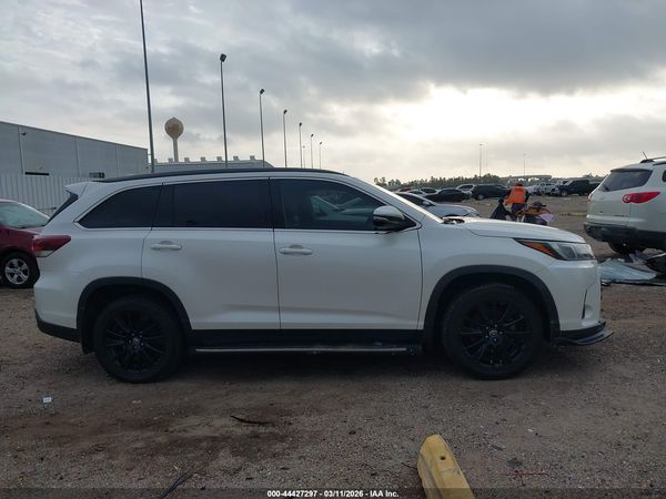 2019 TOYOTA HIGHLANDER SE