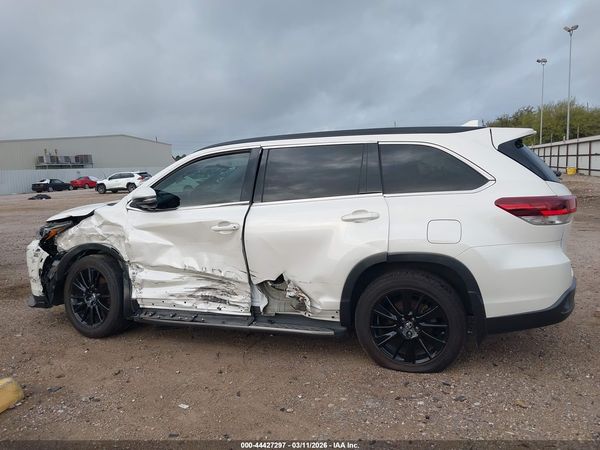 2019 TOYOTA HIGHLANDER SE