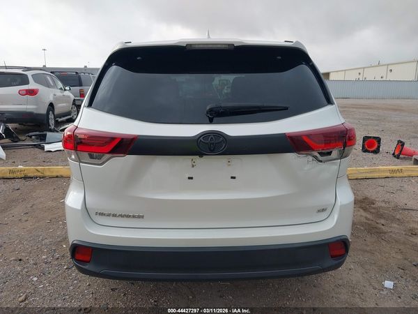 2019 TOYOTA HIGHLANDER SE
