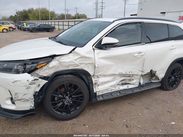 2019 TOYOTA HIGHLANDER SE