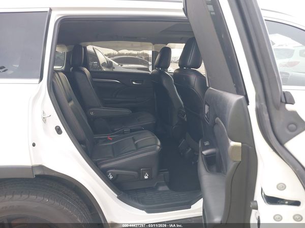 2019 TOYOTA HIGHLANDER SE