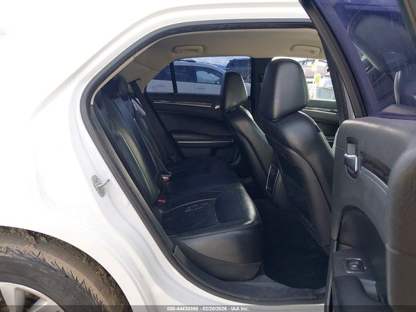 2015 CHRYSLER 300 LIMITED — I8