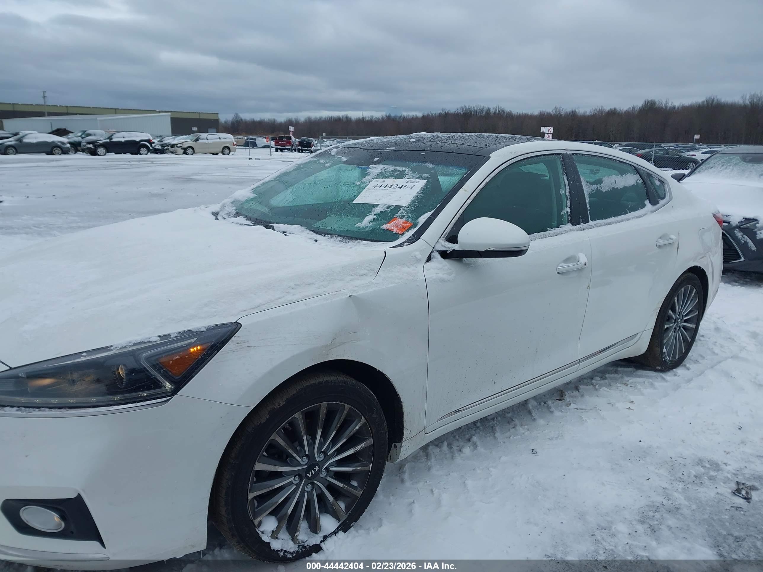 2017 KIA CADENZA PREMIUM