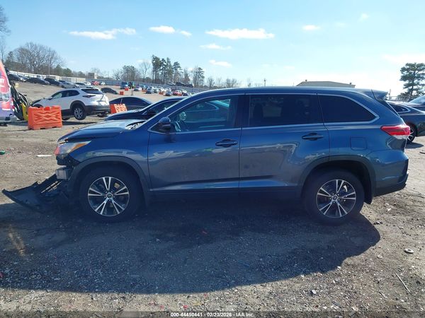 2019 TOYOTA HIGHLANDER LE