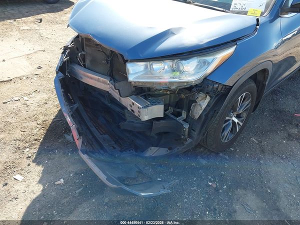 2019 TOYOTA HIGHLANDER LE