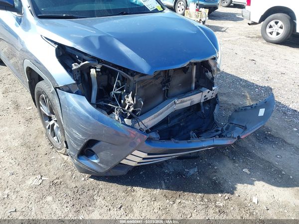 2019 TOYOTA HIGHLANDER LE